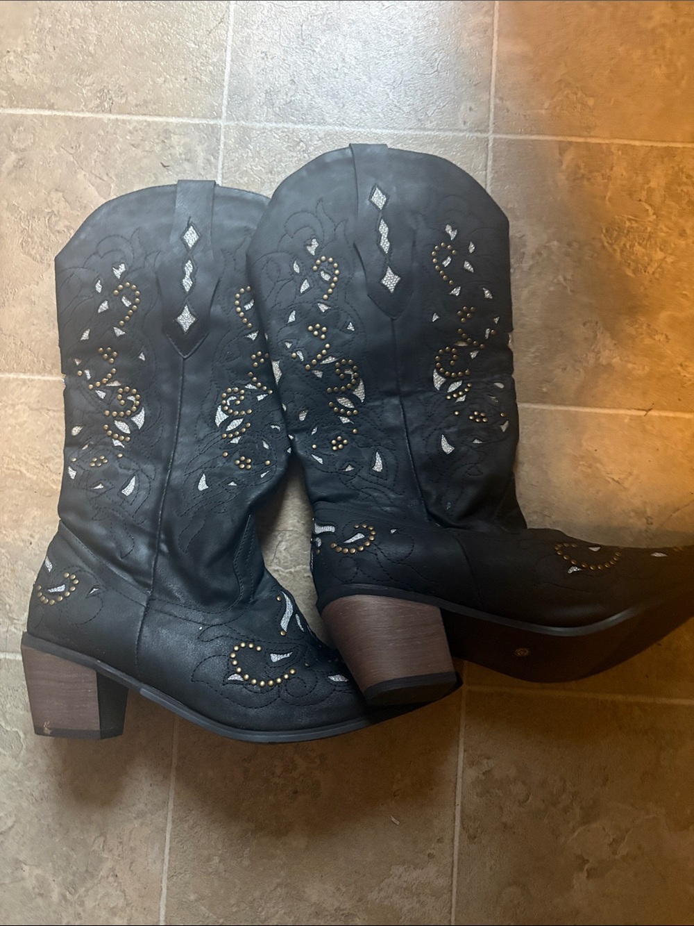 Source Unknown Black Embroidered Western Heeled Boots with Gold Studs